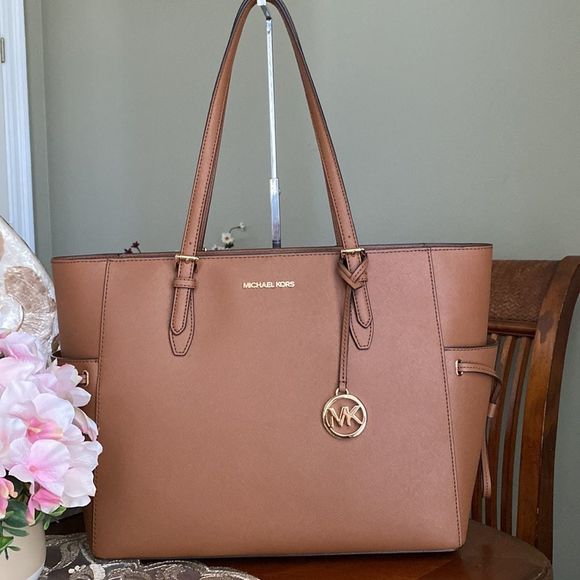 Michael Kors LG brown tote - Picture 1 of 11